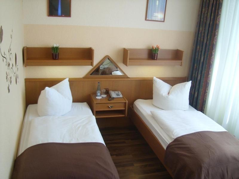 Hotel Columbia Berlin Room photo